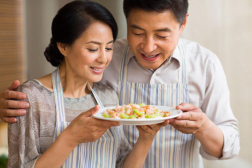 為什么中年男人更愛找情人 怎樣分辨男人在外是否有情人 為什么中年男人更愛找情人 怎樣分辨男人在外是否有情人