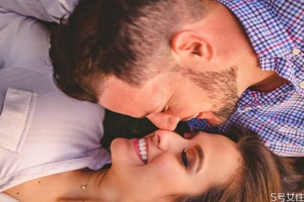 男人對你說這幾句話表明他想跟你復(fù)合 想和你復(fù)合的舉動 男人對你說這幾句話表明他想跟你復(fù)合 想和你復(fù)合的舉動