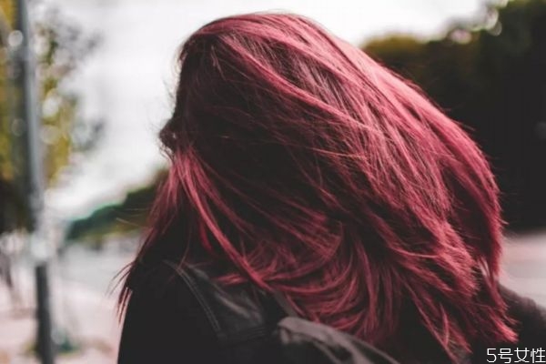 頭發(fā)染花了該怎么辦 頭發(fā)染花了怎么補(bǔ)救 頭發(fā)染花了該怎么辦 頭發(fā)染花了怎么補(bǔ)救