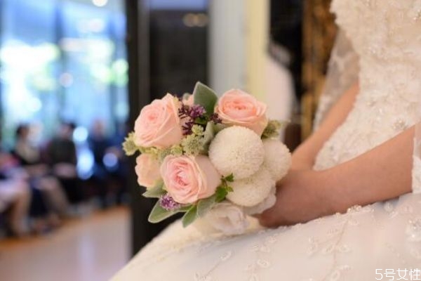 訂婚后可以住在一起嗎 訂婚后住在一起好嗎 訂婚后可以住在一起嗎 訂婚后住在一起好嗎