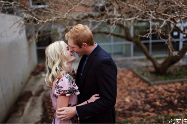 怎樣讓老婆更在乎自己 老婆還在乎你的表現(xiàn) 怎樣讓老婆更在乎自己 老婆還在乎你的表現(xiàn)