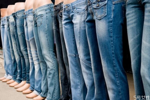 牛仔褲掉色怎么辦 牛仔褲掉色的解決方法 牛仔褲掉色怎么辦 牛仔褲掉色的解決方法