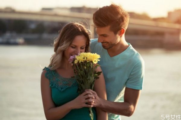 男生欲擒故縱是真愛嗎 男生經(jīng)常撩你是喜歡嗎 男生欲擒故縱是真愛嗎 男生經(jīng)常撩你是喜歡嗎