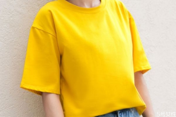 黃色上衣搭配褲子的方法 黃色上衣怎么搭配好看 黃色上衣搭配褲子的方法 黃色上衣怎么搭配好看