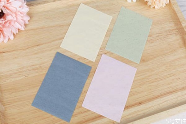 吸油紙和散粉哪個好用 選購吸油紙的原則 吸油紙和散粉哪個好用 選購吸油紙的原則