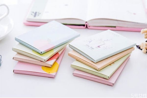 吸油紙和散粉哪個好用 選購吸油紙的原則 吸油紙和散粉哪個好用 選購吸油紙的原則