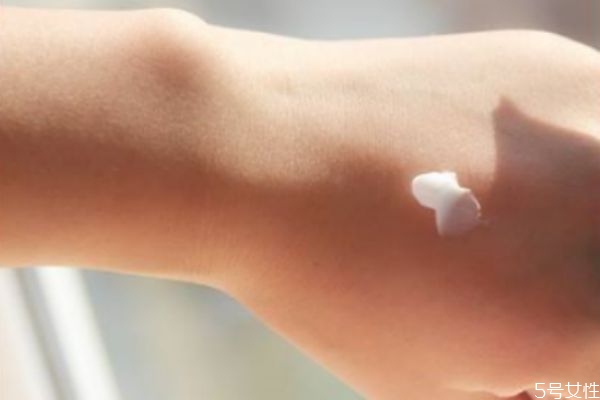 護(hù)膚品中哪些成分需要注意 認(rèn)清護(hù)膚品中的有害成分 護(hù)膚品中哪些成分需要注意 認(rèn)清護(hù)膚品中的有害成分