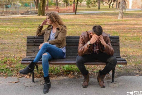 婚外情冷戰(zhàn)多久男人會(huì)想你 婚外情冷戰(zhàn)男人想你的表現(xiàn) 婚外情冷戰(zhàn)多久男人會(huì)想你 婚外情冷戰(zhàn)男人想你的表現(xiàn)