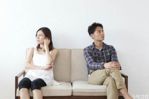 和老公冷戰(zhàn)如何處理 和老公吵架冷戰(zhàn)后絕招 和老公冷戰(zhàn)如何處理 和老公吵架冷戰(zhàn)后絕招