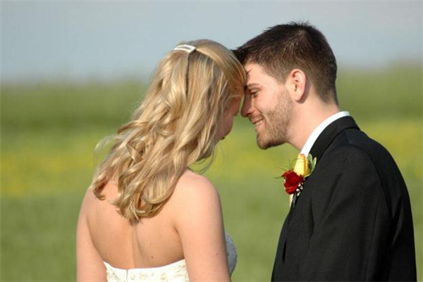 男人腳踩兩只船的表現(xiàn) 男人為什么喜歡腳踩兩只船 男人腳踩兩只船的表現(xiàn) 男人為什么喜歡腳踩兩只船