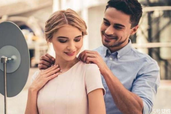 男生喜歡和撩的區(qū)別 男生喜歡和撩的不同 男生喜歡和撩的區(qū)別 男生喜歡和撩的不同