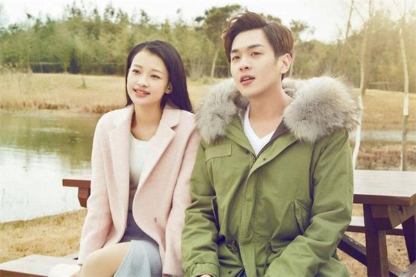 女朋友朋友圈沒有我正常嗎 女朋友朋友圈不秀恩愛的原因 女朋友朋友圈沒有我正常嗎 女朋友朋友圈不秀恩愛的原因