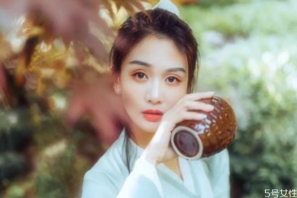 戀愛中女生精神出軌的表現(xiàn) 如何分辨女友是不是精神出軌 戀愛中女生精神出軌的表現(xiàn) 如何分辨女友是不是精神出軌