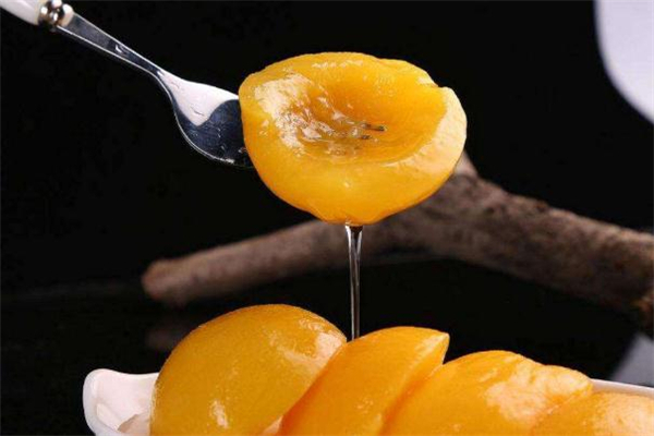 黃桃罐頭吃多了會上火嗎 黃桃罐頭可以加熱吃嗎 黃桃罐頭吃多了會上火嗎 黃桃罐頭可以加熱吃嗎