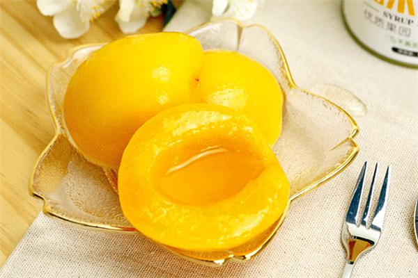 黃桃罐頭煮多久合適 做黃桃罐頭為什么要用鹽水泡 黃桃罐頭煮多久合適 做黃桃罐頭為什么要用鹽水泡