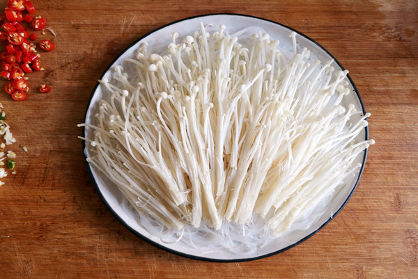 金針菇能否生吃 金針菇能否隔夜吃 金針菇能否生吃 金針菇能否隔夜吃