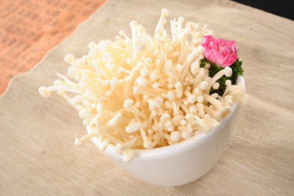 金針菇會(huì)上火嗎 金針菇會(huì)導(dǎo)致便秘嗎 金針菇會(huì)上火嗎 金針菇會(huì)導(dǎo)致便秘嗎