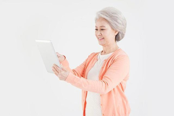 白頭發(fā)拔了還會長嗎 白頭發(fā)會自然變黑嗎 白頭發(fā)拔了還會長嗎 白頭發(fā)會自然變黑嗎