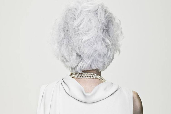 白頭發(fā)拔了還會長嗎 白頭發(fā)會自然變黑嗎 白頭發(fā)拔了還會長嗎 白頭發(fā)會自然變黑嗎