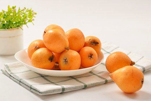 枇杷能用來泡酒嗎 枇杷泡酒怎么泡 枇杷能用來泡酒嗎 枇杷泡酒怎么泡