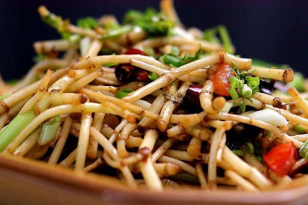 折耳根要焯水嗎 折耳根要煮多久 折耳根要焯水嗎 折耳根要煮多久