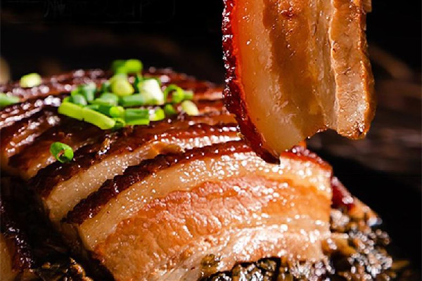 梅菜扣肉用什么肉最好 梅菜扣肉是甜的還是咸的 梅菜扣肉用什么肉最好 梅菜扣肉是甜的還是咸的