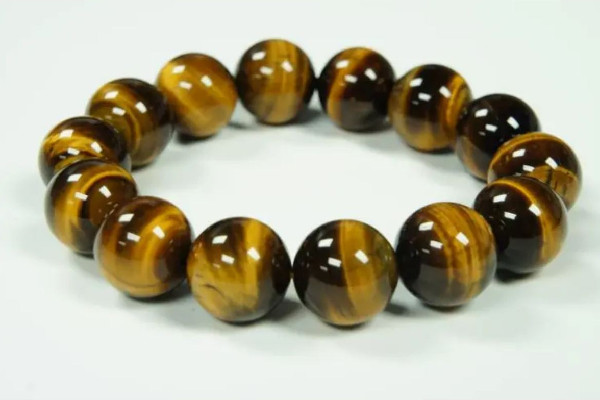 虎眼石的功效和作用 虎眼石可以沾水嗎 虎眼石的功效和作用 虎眼石可以沾水嗎