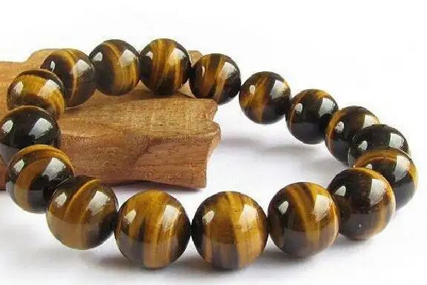 虎眼石的功效和作用 虎眼石可以沾水嗎 虎眼石的功效和作用 虎眼石可以沾水嗎