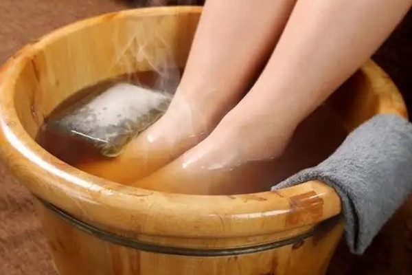 女子用泡腳桶加熱時(shí)起火 泡腳桶怎么選 女子用泡腳桶加熱時(shí)起火 泡腳桶怎么選