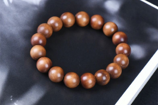 檀香手串一般多少錢(qián) 檀香手串有收藏價(jià)值嗎 檀香手串一般多少錢(qián) 檀香手串有收藏價(jià)值嗎