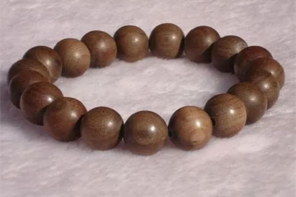 檀香手串怎么盤玩 檀香手串盤出來什么樣 檀香手串怎么盤玩 檀香手串盤出來什么樣