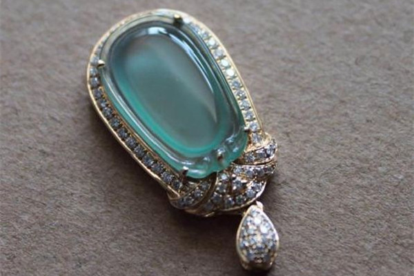 藍(lán)水翡翠有收藏價值嗎 藍(lán)水翡翠多少錢 藍(lán)水翡翠有收藏價值嗎 藍(lán)水翡翠多少錢