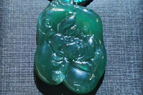 藍(lán)水翡翠屬于什么檔次 藍(lán)水翡翠是什么等級(jí) 藍(lán)水翡翠屬于什么檔次 藍(lán)水翡翠是什么等級(jí)