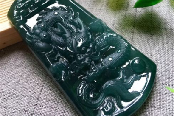 藍(lán)水翡翠有收藏價值嗎 藍(lán)水翡翠多少錢 藍(lán)水翡翠有收藏價值嗎 藍(lán)水翡翠多少錢