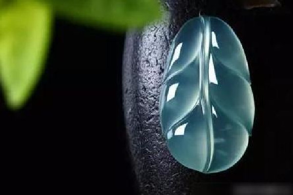 藍(lán)水翡翠的產(chǎn)地是哪里 藍(lán)水翡翠怎么看好壞 藍(lán)水翡翠的產(chǎn)地是哪里 藍(lán)水翡翠怎么看好壞